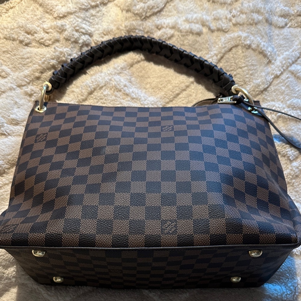 High quality bag! Gorgeous braided handle!